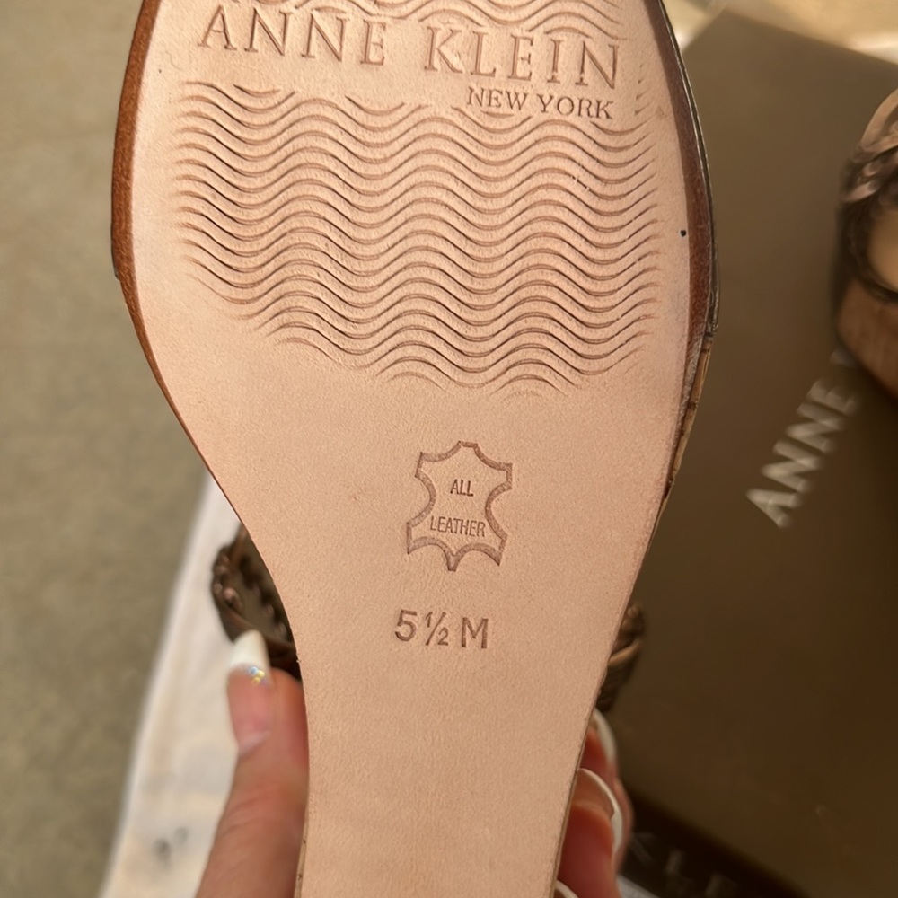 Anne Klein - Picture 5 of 8